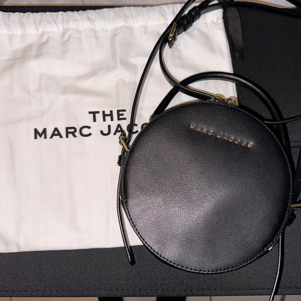 MARC JACOBS The Commuter Circle Crossbody Bag
